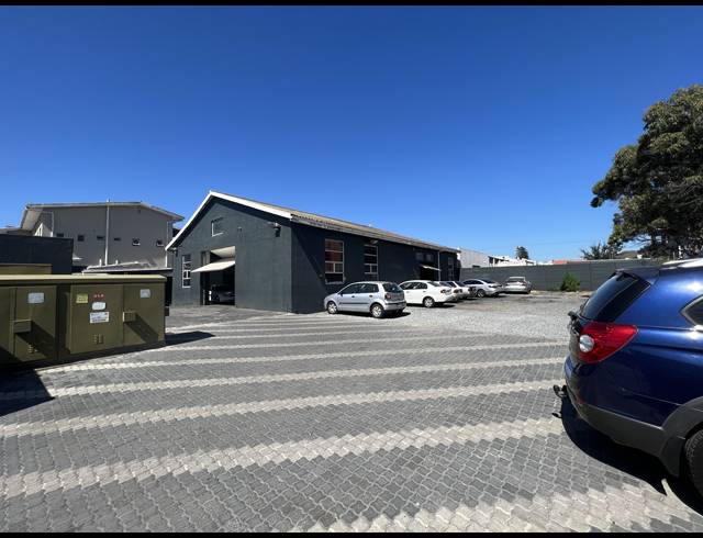 921M² SHOWROOM FOR SALE IN PAROW CENTRAL